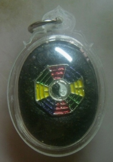 **เบาๆ**ล็อกเก็ตเจ้าพ่อยี่กอฮง เทพแห่งการเสี่ยงโชค หลังฝังยันต์แปดเหลี่ยม**เลี่ยมสวยพร้อมใช้