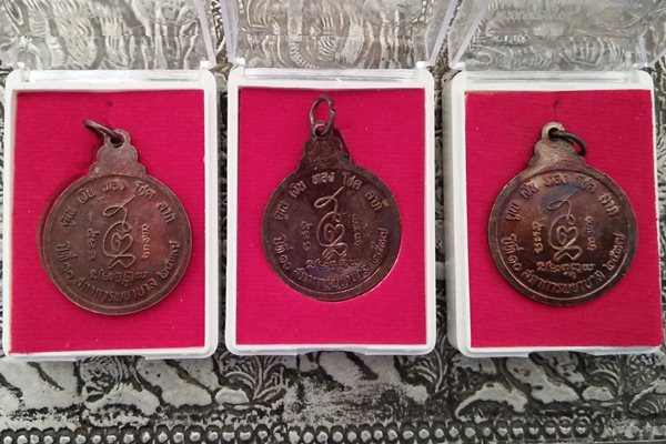 รุ่นคูณเงิน คูณทอง สภาการพยาบาลสร้างจำนวน 3 เหรียญ