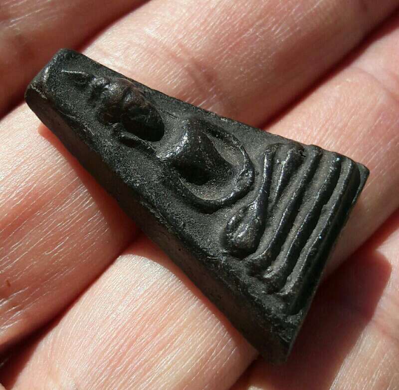 พระผงสุพรรณจงอางศึก อู่ทองจงอางศึก(มุ่ย ถิร โพธิ์ โต๊ะ เงิน และคณาจารย์เกือบ 60 รูป) เคาะเดียว(11)