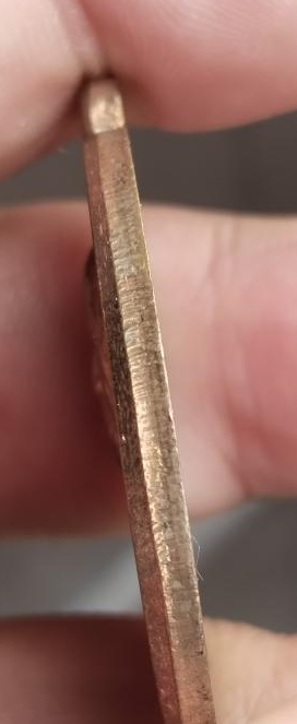 เหรียญหลวงพ่อคูณปริสุทโธ รุ่นอายุยืนพิมพ์ครึ่งองค์ เนื้อนวะโลหะ ออกวัดแจ้งนอก ปี2553