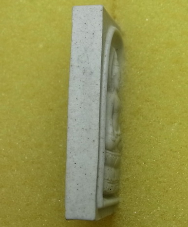 พระไพรีพินาศ เนื้อผงเ พิมพ์สี่เหลี่ยม สภาพสมบูรณ์