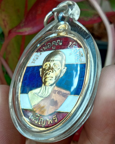 หลวงพ่อคูณ"เจริญพร91"บล็อคแรกปี36เนื้อทองทิพย์ลงยาธงชาติเลี่ยมพร้อมใช้สวยกริ๊บ