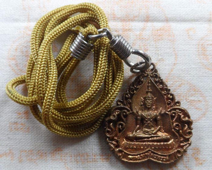 เหรียญพระมหาจักรพรรดิ์ หลัง หลวงปู่ดู่ หลวงตาม้า วัดถ้ำเมืองนะ จ.เชียงใหม่