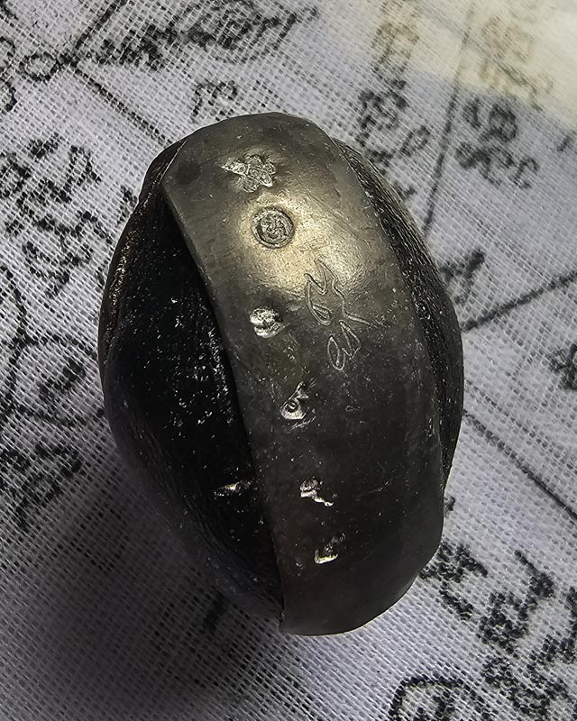 เบี้ยแก้ อุดผงพรายกุมารคลุกรักชันโรงพร้อมกระดาษยันต์ ปี 54 หลวงปู่บัว หลวงปู่คำบุ ปลุกเสก