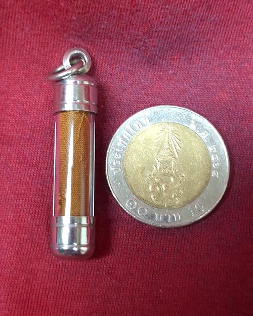 ตะกรุดหุ้มจีวร+ซองเดิมจากวัด หลวงปู่บุญฤทธิ์ ที่พักสงฆ์สวนทิพย์ จ.นนทบุรี "อายุวัฒนมงตล 18ก.พ.2552"