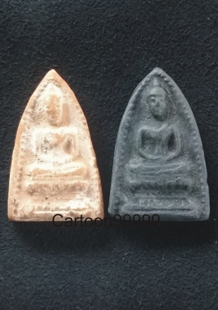 แพ็คคู่ ๒ องค์ ๒ เนื้อ พระผงโลกะวิทู ปี ๐๙ วัดศิลาชลเขต นครศรีธรรมราชครับ