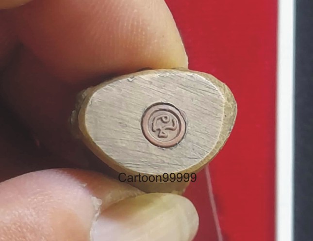 พระกริ่ง หลวงปู่สรวง วัดไพรพัฒนา ศรีสะเกษครับ สวยๆ กล่องเดิมครับผม