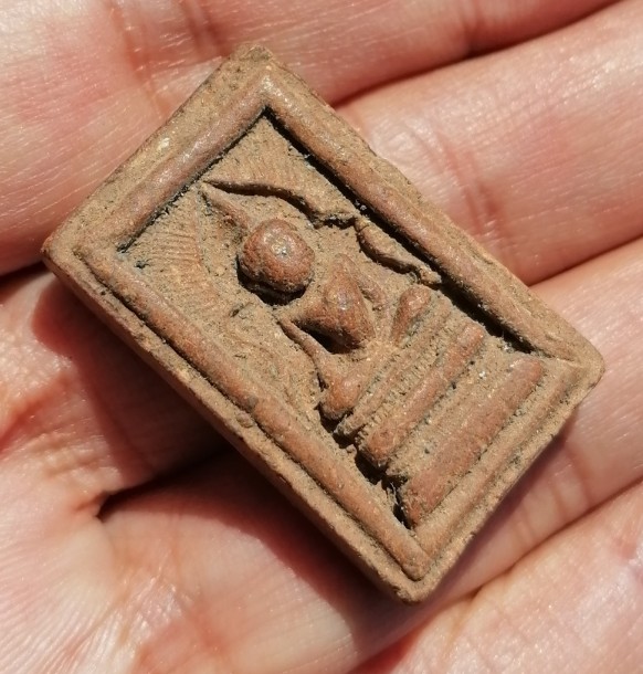 พระสมเด็จแหวกม่าน เนื้อว่าน หลังหลวงพ่อกวย วัดโฆสิตาราม ยุคต้น​ เคาะเดียว     