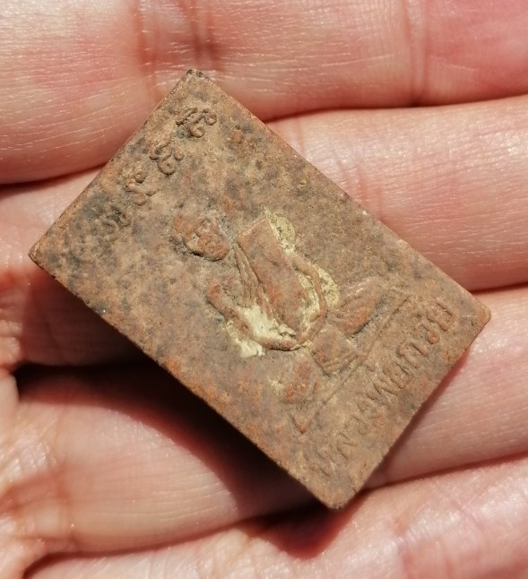 พระสมเด็จแหวกม่าน เนื้อว่าน หลังหลวงพ่อกวย วัดโฆสิตาราม ยุคต้น​ เคาะเดียว     