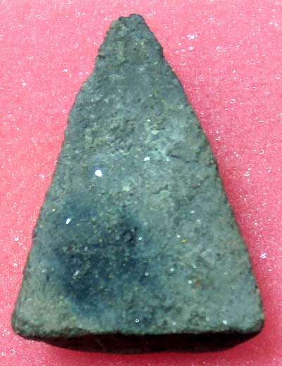 พิมพ์มารวิชัย ทรงสามเหลี่ยม เนื้อดินหยาบ