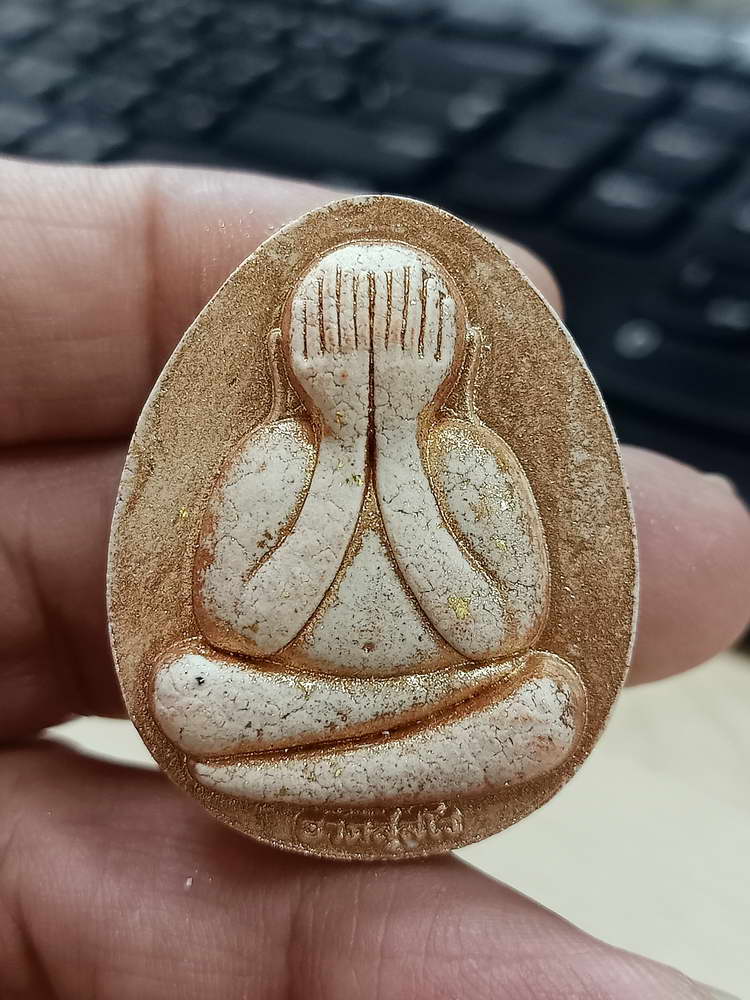 4-618 พระปิดตาปลดหนี้ จัมโบ้ 1 หลวงปู่รอด อาภัสสโร วัดโคกกรม จ.สุรินทร์ 2565 กล่องเดิม