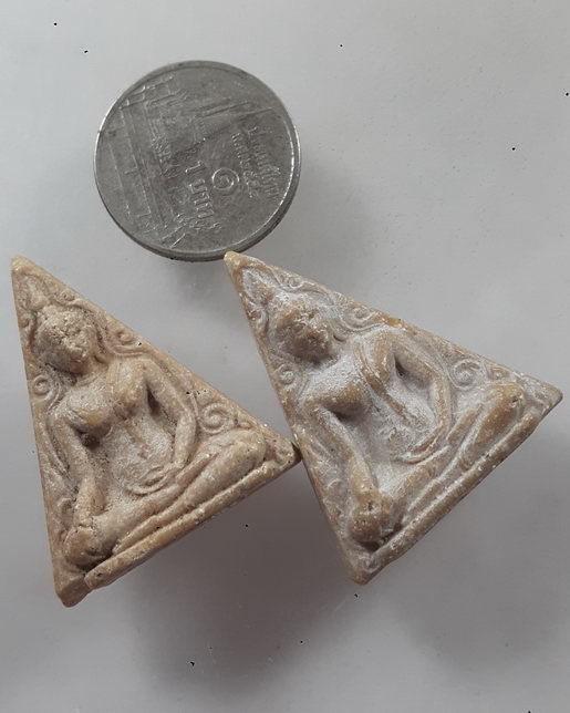 " พระนางพญา มหาเสน่ห์ เนื้อผงน้ำมัน หลังเรียบ ไม่ทราบที่ 2 องค์ ท่านใดสนใจเชิญครับ "