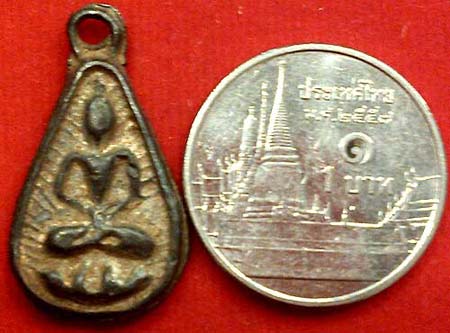 *เหรียญหล่อฯหยดน้ำ หลวงพ่อโต วัดวิหารทอง ชัยนาท เนื้อชินตะกั่ว ลป.ศุข วัดปากคลองมะขามเฒ่า ปลุกเสก*