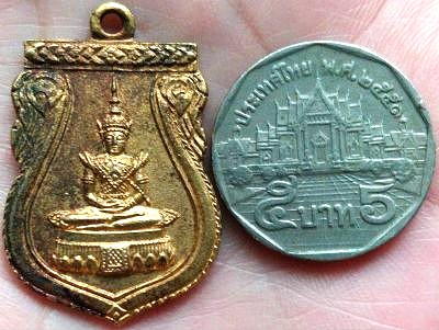 *เหรียญพระแก้วมรกต วัดพระเชตุพนฯ (วัดโพธิ์) กทม. ปี๒๕๑๒ กะไหล่ทอง*