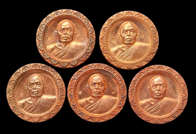 เคาะแรกแดง..เหรียญโภคทรัพย์ ๔๕..ทองแดงผิวไฟ ๕ เหรียญ ไม่มีกล่อง..ลพ.ดำ วัดเขาพูลทอง จ.จันทบุรี 