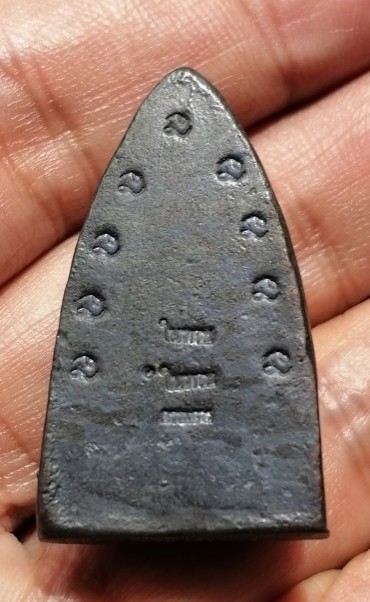 หลวงพ่อทวด พิมพ์เตารีด วัดในหาน เนื้อนวะโลหะ นะ 9 โค๊ด 2 ในหาน 1 กรรมการ จ.ภูเก็ต ปี 2536 เคาะเดียว