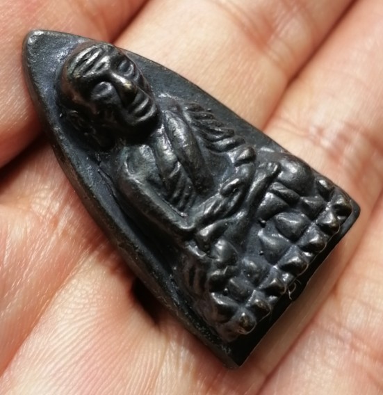 หลวงพ่อทวด พิมพ์เตารีด วัดในหาน เนื้อนวะโลหะ นะ 9 โค๊ด 2 ในหาน 1 กรรมการ จ.ภูเก็ต ปี 2536 เคาะเดียว