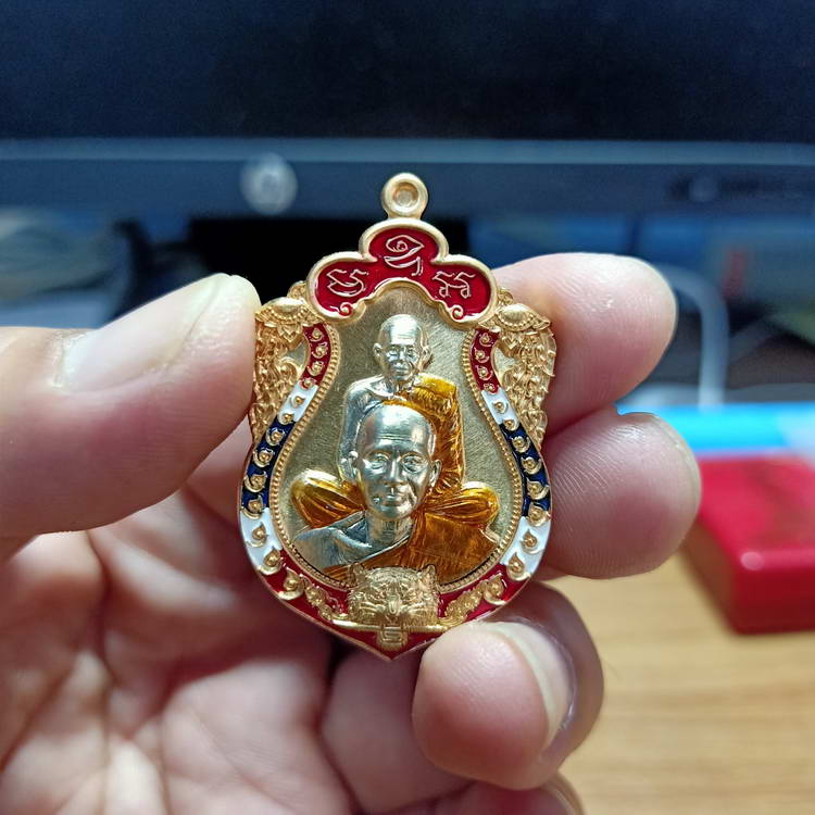 เหรียญเสมา เสือ 3 พยัคฆ์บูชาครูคู่ปฐพี หลวงพ่อทอง วัดบ้านไร่ ต.ด่านขุนทด จ.นครราชสีมา ปี 2564