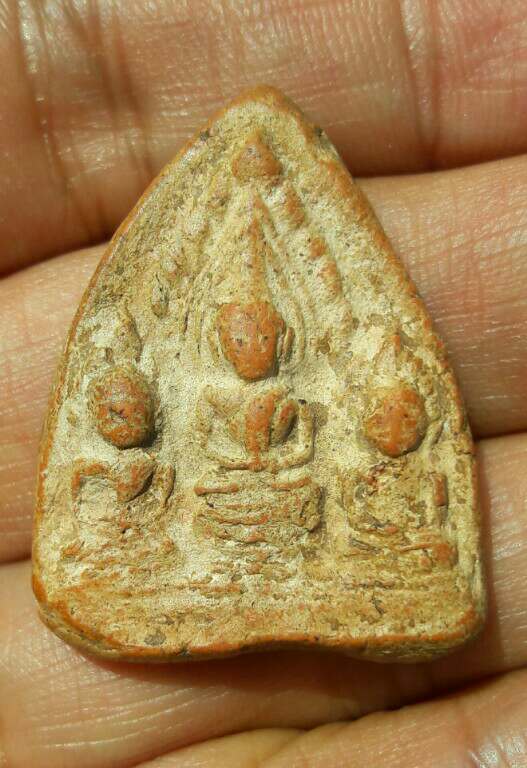 พระไม่ทราบที่ เคาะเดียว   