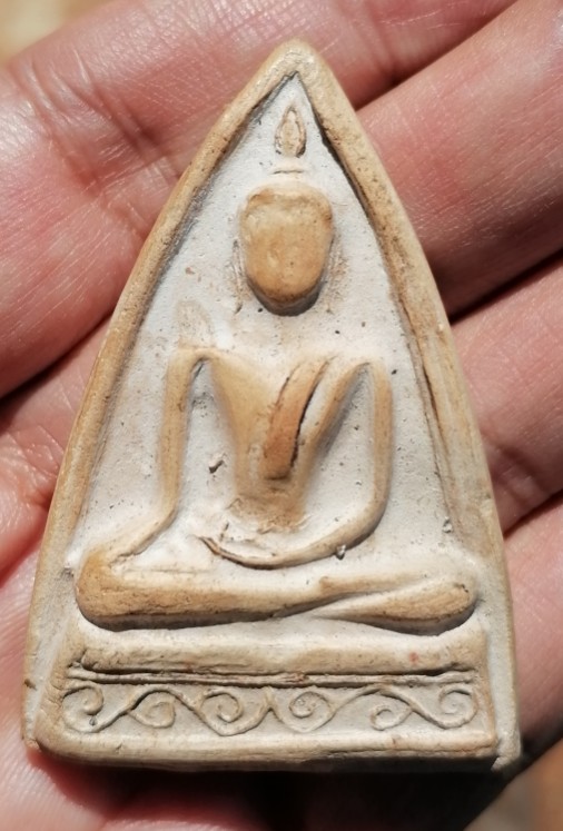 พระพุทธเจ้าในวิหาร เนื้อดิน​ องค์ใหญ่ หลวงพ่อกวย​ วัดโฆษิตาราม​ ยุคต้น เคาะเดียว     