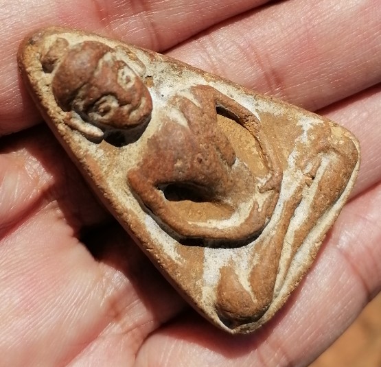 พระกันผี​ พิมพ์ใหญ่​ เนื้อดิน หลวงพ่อกวย​ ชุตินธโร​ วัดโฆษิตาราม​ ยุคต้น​ เคาะเดียว     