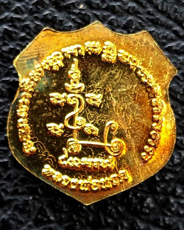 7.เหรียญอาร์ม หลวงปู่ทวด วัดช้างให้ เนื้อฝาบาตร ขนาดสูงประมาณ 2 ซ.ม.