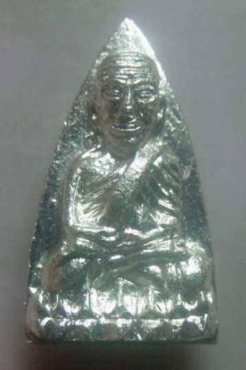 **เบาๆ**หลวงปู่ทวด พิมพ์เตารีด 2 หน้า (กรรมการ) เนื้อนวะพรายเงิน ตอกโค้ด คอจุด วัดบวรฯ ปี 2543** 