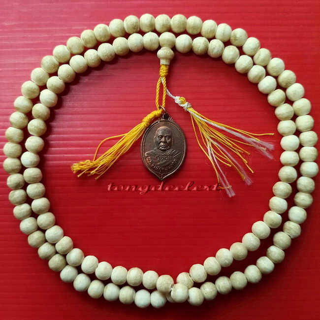 ประคำหลวงพ่ออุตตมะ วัดวังก์วิเวการาม จ.กาญจนบุรี มีเหรียญห้อยปลายประคำด้วยค่ะ