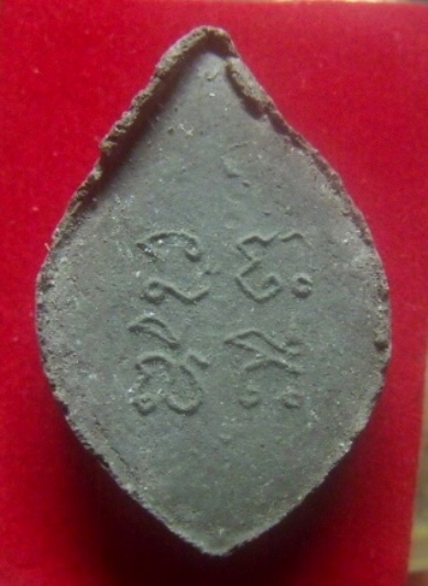 **เบาๆ**นางกวักรุ่นแรก หลวงปู่เขียว วัดหรงบน จ.นครศรีธรรมราช ปี ๒๕๑๑**เนื้อผงผสมว่าน สวยๆ