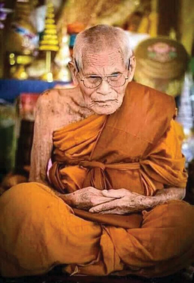 เหรียญหล่อเลื่อนสมณศักดิ์ 64 หลวงปู่บุดดา วัดป่าใต้พัฒนาราม เนื้อทองแดงเถื่อน นำฤกษ์ พร้อมกล่อง