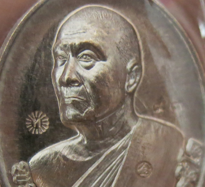 หลวงพ่อทอง เหรียญเจ้าสัว "รุ่นแรก" -- เนื้อนวะ