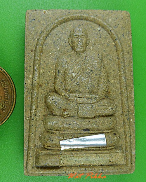 พระผงรูปเหมือนไม่ทราบที่ ติดตะกรุด .4156.