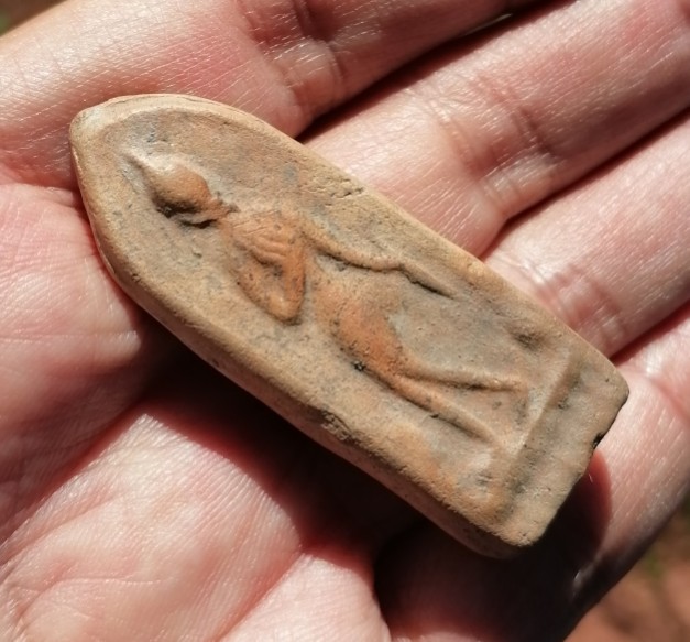 พระสรรค์ยืน หลวงพ่อกวย วัดโฆสิตาราม จ.ชัยนาท เนื้อดิน เคาะเดียว    