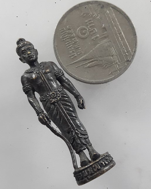 " รูปหล่อ พ่อขุนผาเมือง เก่าๆ สวยๆ ครับ "