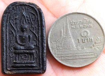 *พิมพ์สมาธิ ซุ้มเถาวัลย์ ฐานตัวนะ เนื้อดินเข้าใบลาน กรุวัดชนะสงคราม กทม.*