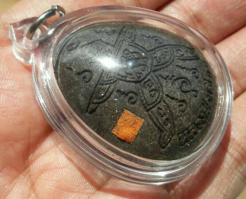 พระปิดตาปิดทวารโรยผงตะไบ เนื้อว่านดำ หลวงพ่อเมียน วัดบางจะเนียง จ.บุรีรัมย์ เคาะเดียว