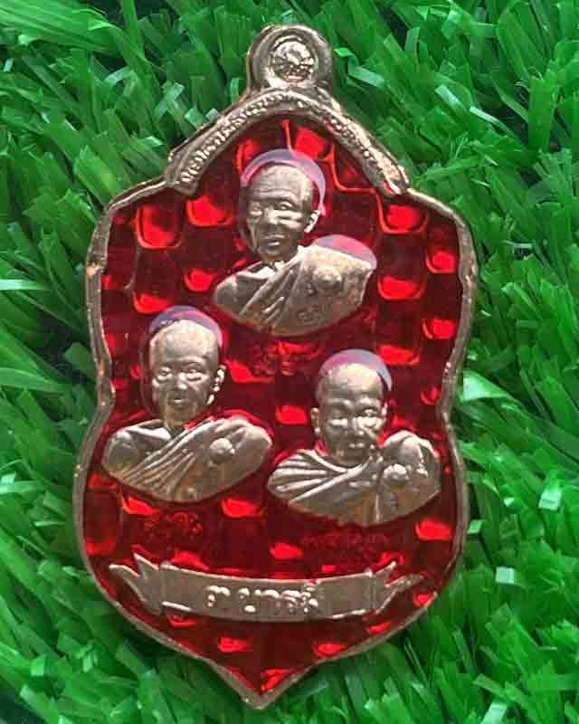 เหรียญหลวงปู่ทวด พิมพ์หัวโต "รุ่น 3 บารมีบล๊อคแตก" หลวงพ่อเขียว หลวงพ่อพรหม หลวงพ่อจวนจ.ปัตตานี