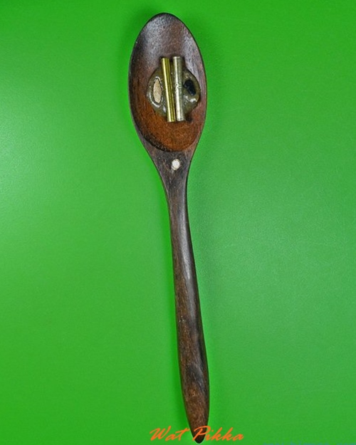 ช้อนจินดามณีตักทรัพย์ หลวงปู่สิงห์ วัดบ้านขี้เหล็ก ศรีสะเกษ .4219.