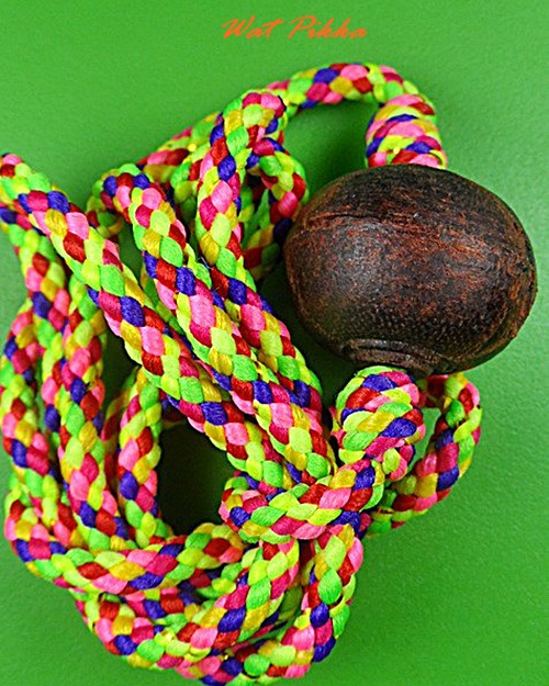 ลูกประคำโทนไม้พญางิ้วดำ หลวงปู่สิงห์ วัดบ้านขี้เหล็ก ศรีสะเกษ .4245.