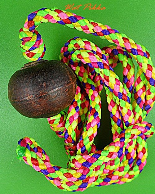 ลูกประคำโทนไม้พญางิ้วดำ หลวงปู่สิงห์ วัดบ้านขี้เหล็ก ศรีสะเกษ .4245.