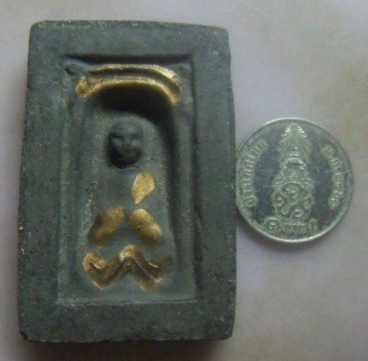 **เบา​ๆ​**หลวงปู่ทวด เนื้อว่าน พิมพ์สี่เหลี่ยมกลักไม้ขีด หลังสถูปเจดีย์ ใต้ฐานฝังตะกรุด 3 ดอก**สวยๆ