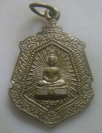 **เบาๆ**เหรียญพระคุ้มเกล้า ๗๒ พรรษามหาราชินี ปี ๒๕๔๗**สวยๆ เชิญชมครับ