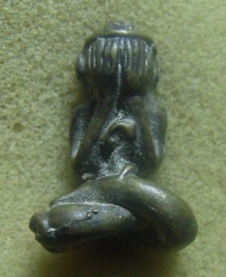 **เบา​ๆ​**พระปิดตามหาลาภ หล่อยันต์ยุ่ง เนื้อโลหะผสม เก่าๆ ไม่ทราบที**สวยๆ เชิญชมครับ