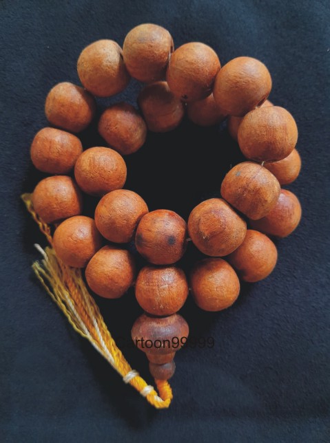 ประคำข้อมือ หลวงพ่ออุตตมะ วัดวังก์วิเวการาม สังขละบุรี กาญจนบุรีครับ เนื้อไม้ หาไม่ง่ายครับผม