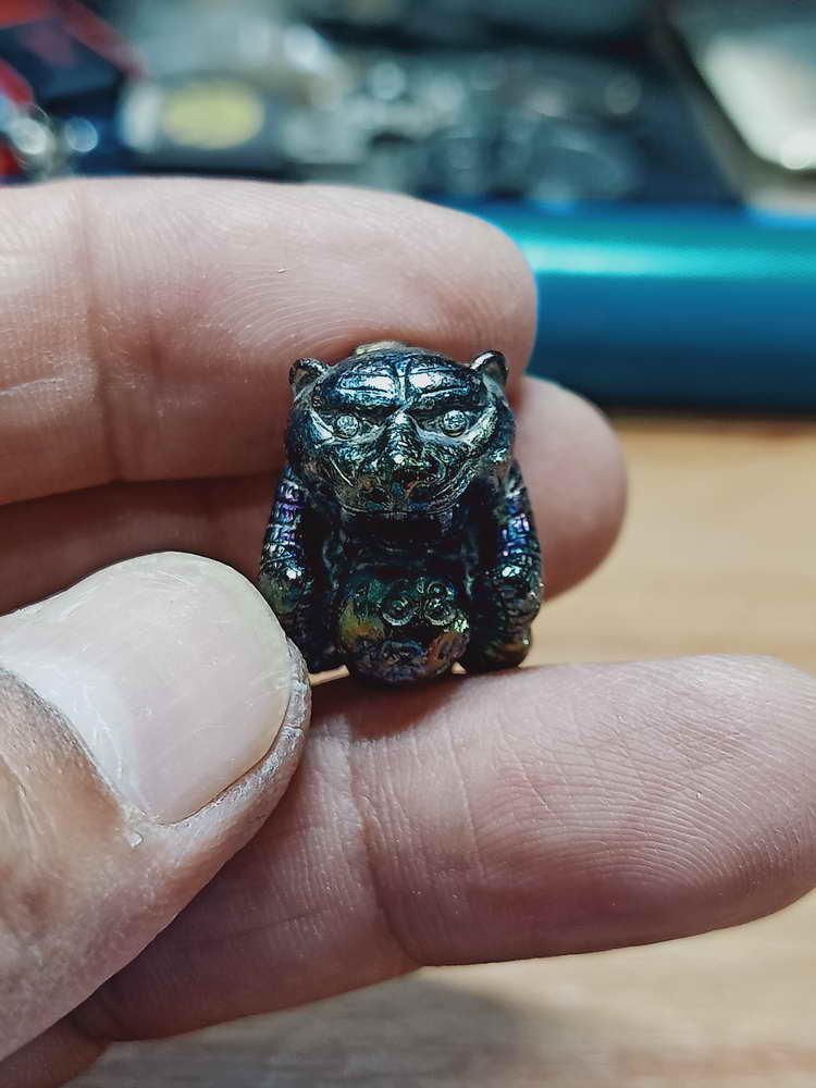 4-160 ลูกอมเสือ 168 หลวงปู่แสน วัดบ้านหนองจิก จ.ศรีสะเกษ 2561 ผิวรุ้ง ตะกรุดเงิน แถมยกลัง กล่องเดิม