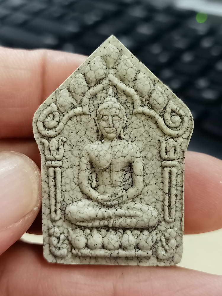 4-545 พระขุนแผนผงพรายกุมารพิมพ์ใหญ่ หลวงพ่อคูณ วัดบ้านไร่ 2557 แตกลายงา ตะกรุด 2 ดอก กล่องเดิม