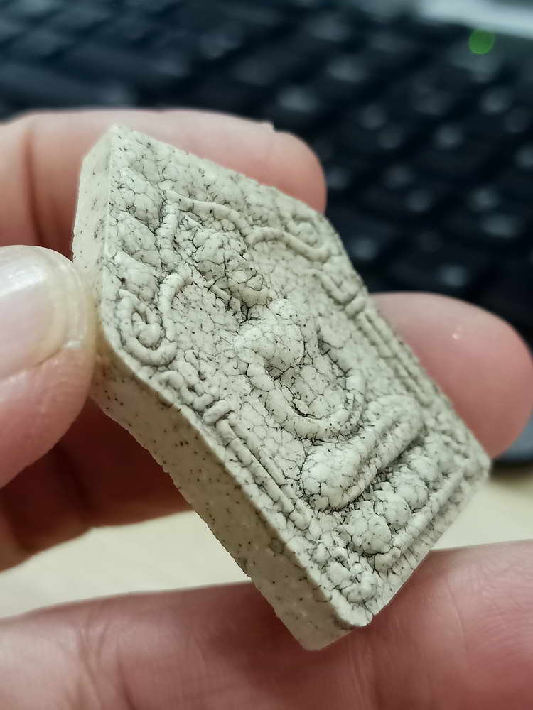 4-545 พระขุนแผนผงพรายกุมารพิมพ์ใหญ่ หลวงพ่อคูณ วัดบ้านไร่ 2557 แตกลายงา ตะกรุด 2 ดอก กล่องเดิม