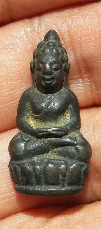 พระไม่ทราบที่ เคาะเดียว   