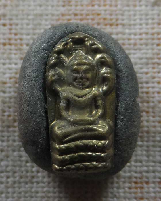 พระปรกมะขามเนื้อผงเก้าแก้วจินดามณี หลวงปู่แก้ว เกสาโร วัดหนองพะวา จ.ระยอง ปี๒๕๕๗