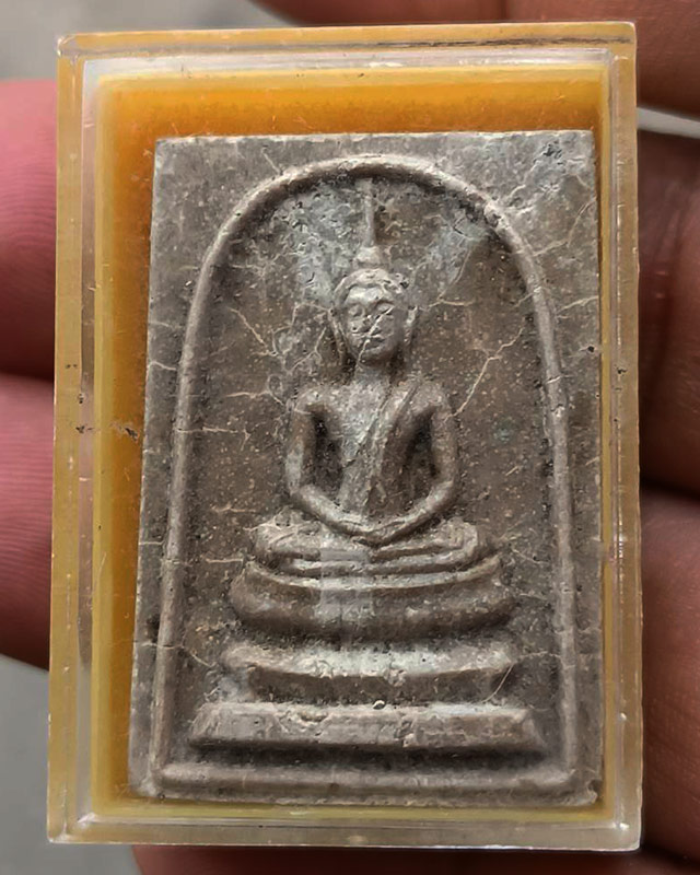 1.สมเด็จพระปทุมรังษี หลวงพ่อแดง วัดเขาบันไดอิฐ พระผงน้ำมันพิมพ์ ออกวัดเทพธิดาราม ปี 2515 (หายาก)+กล่